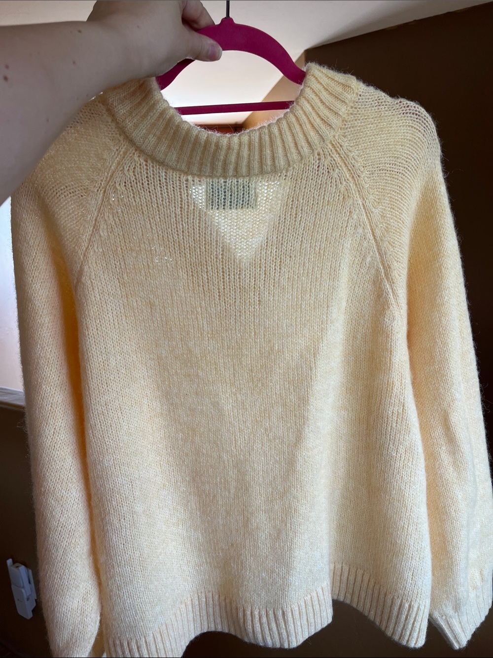 Old Navy Women's Pale Yellow super soft V-Neck Sweater - Picture 6 of 6